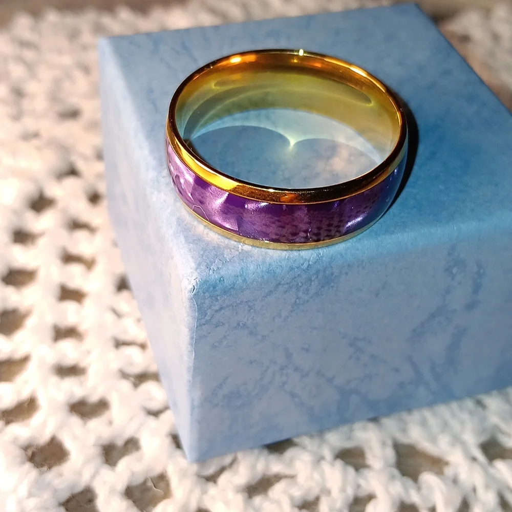🆕️MENS STYLISH TUNGSTEN GOLD RING SIZE 13~PURPLE INLAY PROMISE/WEDDING RING (M)